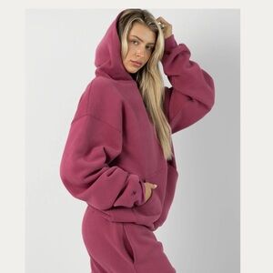 Comfrt Minimalist Sweatshirt in Berry